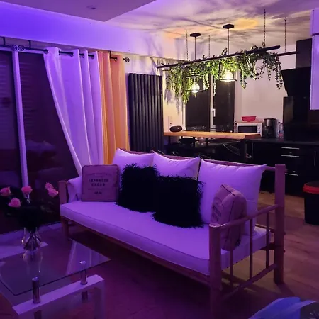 Cosy A 50m De La De شقة