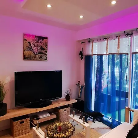 Cosy A 50m De La De