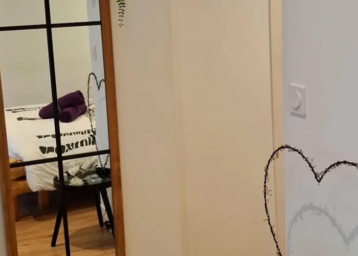 Cosy A 50m De La De *